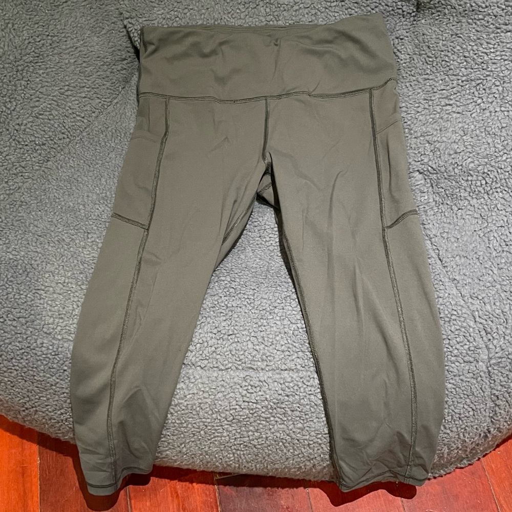 Comfy leggings with deep side pockets